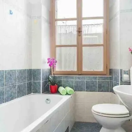 Vintage Apartment *