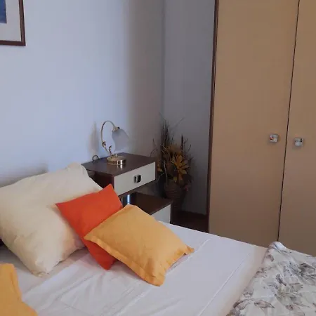 Vintage Apartment *